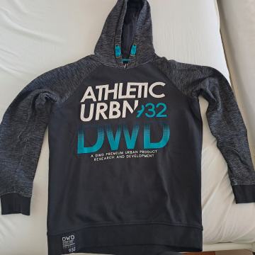 PULOVER S KAPUCO ŠT. 170/176