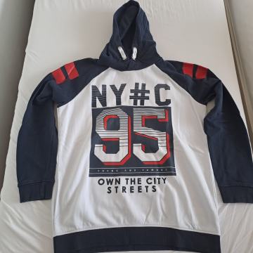 PULOVER S KAPUCO VELIKOSTI 182