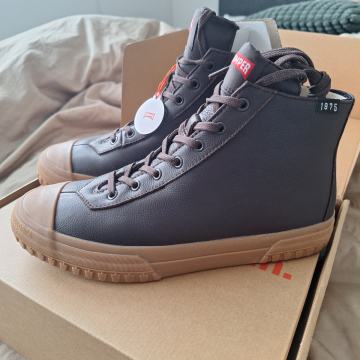 Camper Camaleon 1975 moški usnjeni čevlji/superge št. 42 Novi!