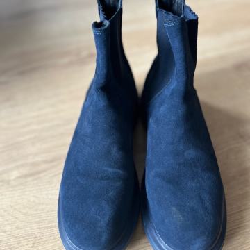 Gležnarji Alexander McQueen moder semiš (42)