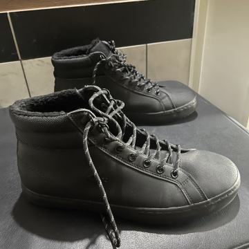 GLEŽNARJI ČRNI,  LACOSTE, NEPREMOČLJIVI št. 42