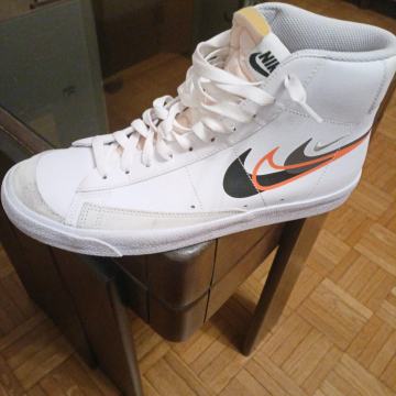 NIKE visoke usnjene superge št. 44, skoraj nove