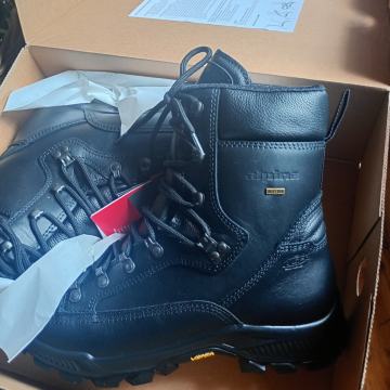 Pohodni čevlji Alpina