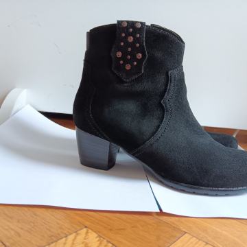 ARA USNJENI SEMIŠ ČRNI GLEŽNARJI s peto ŠT. 37