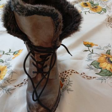 BUGATTI SIVI USNJENI GLEŽNARJI Z UMETNIM KRZNOM 38