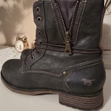 Čevlji  MUSTANG st.41