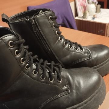 Crni bulerji s platformo 38