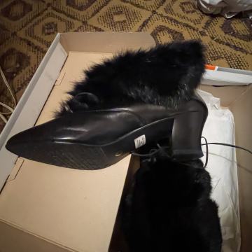 Novi črni gležnarji