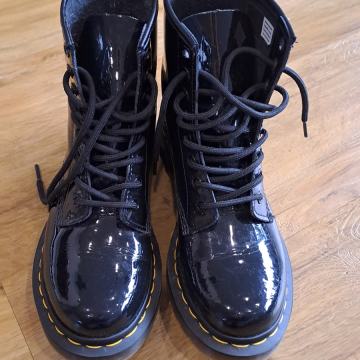 DR MARTENS LAKASTI GLEŽNARJI ŠT. 37