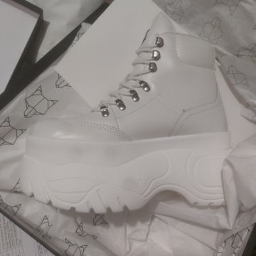 Gležnarje NAKED WOLFE, bele barve, nikoli vzete iz škatle, prodam