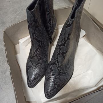 Gležnarji Amy About you, št. 40 - novi