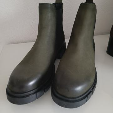 NOVI GLEŽNARJI BAGATTI 38