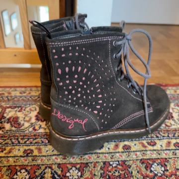 Gležnarji, Desigual, usnjeni semiš, št. 37 - kot novi