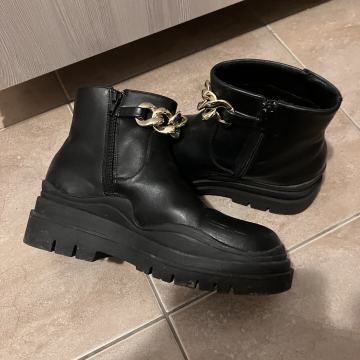 Gležnarji Ella Cruz, st 41