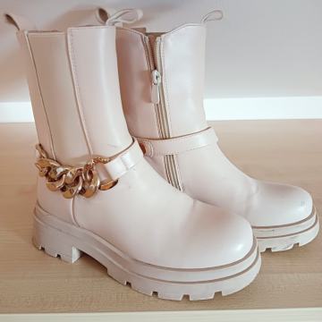 Gležnarji škornji št. 37