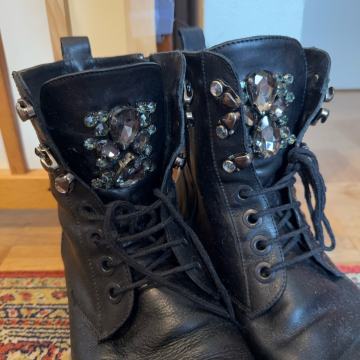 Gležnarji, usnjeni, odlično ohranjeni, št 39