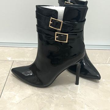 Novi gležnarji z visoko peto! Št 39