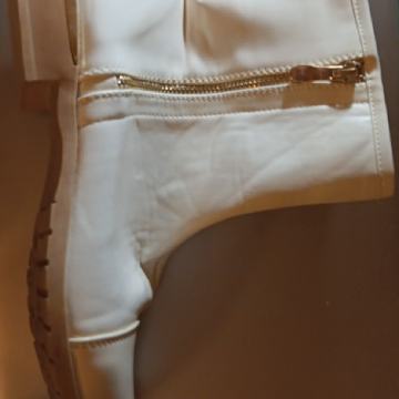 gležnjarji 41 novi beli, 25€