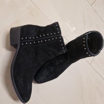 Gležnjarji - nizki škornji 38 gležnarji  usnje velur