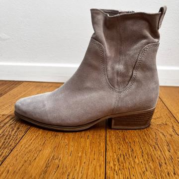 Gležnjarji, usnjeni, bež, št. 39 - Gabor