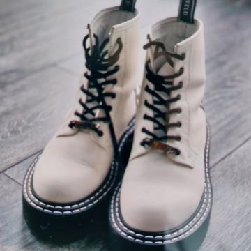 Karl Lagerfield gležnarji