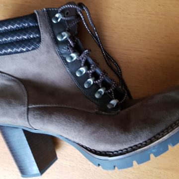 LANDLOVER NOVI USNJENI GLEŽNARJI 42