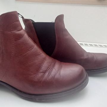 Usnjeni gležnarji št. 40