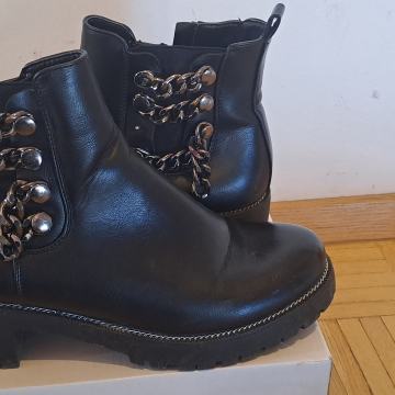 Modni gležnarji črni št. 41