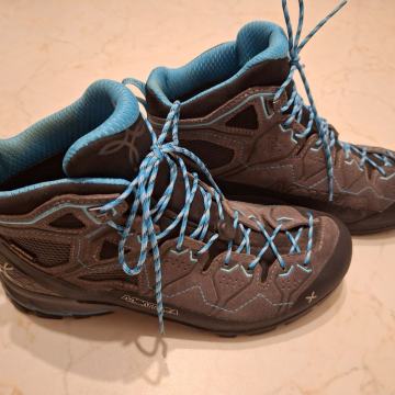 Pohodni čevlji Montura št. 41, atraktivni, kupljeni v trgovini Kibuba