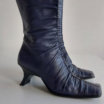 Popolnoma usnjeni gležnarji