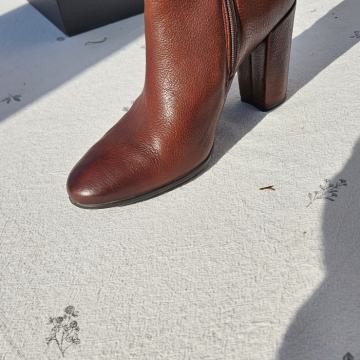 Prodam usnjene ženske gležnarje znamka ECCO št. 37