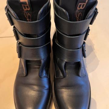 Prodam ženske črne usnjene gležnarje 39