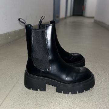 Prodam ženske gležnarje