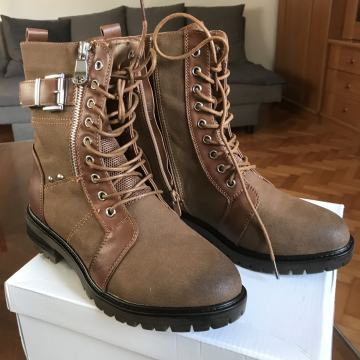 Rjavi usnjeni gležnarji - škornji št. 39