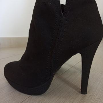 semiš gležnarji Benetton, peta 11cm, št.38