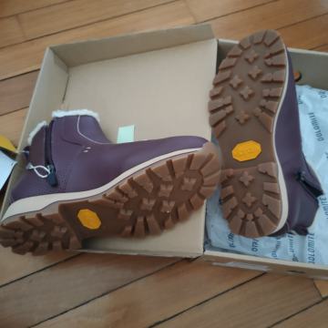 Skornji novi gleznarji usnje krzno st 36 Dolomite novi