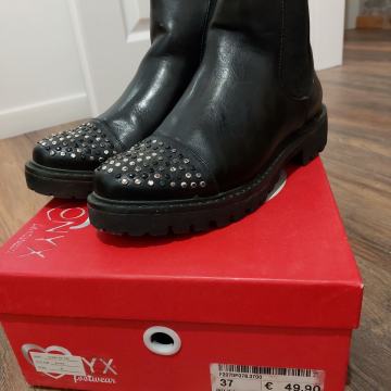 Škornji, gležnarji, čevlji