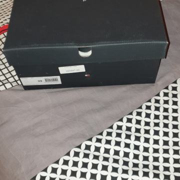 Novi Tommy Hilfiger ženski gležnarji