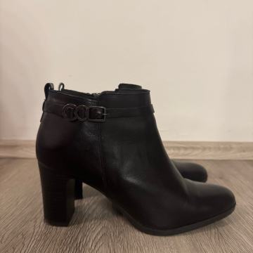 Usnjeni gležnarji Bata št. 41