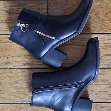 Usnjeni ženski gleznarji st.39