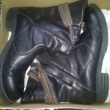 Ženski čevlji gležnarji 38