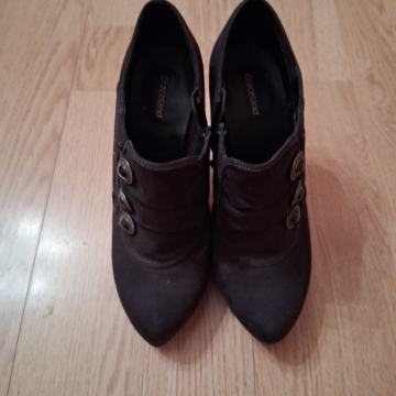 Ženski čevlji Graceland št.38.