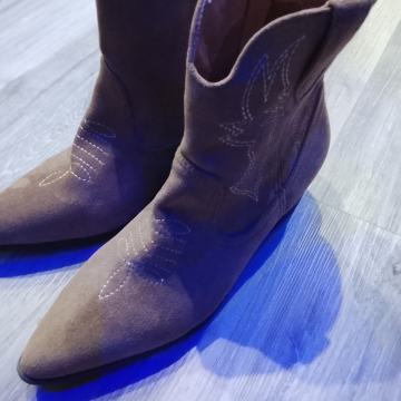 Ženski gleznarji 39