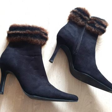 Ženski gležnarji, črni št. 39 - odlično ohranjeni