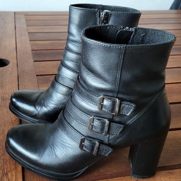 Ženski gležnarji št. 38