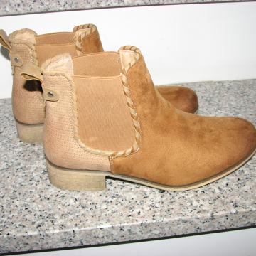 ženski gležnarji, zimski čevlji št. 39, NOVI