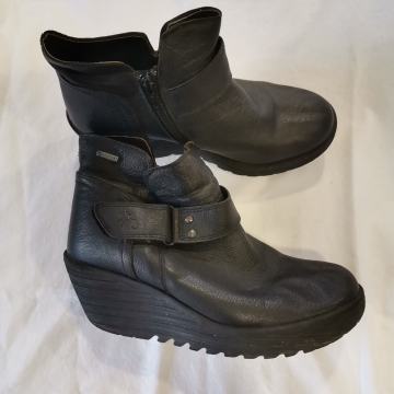 Ženski gležnarji Yock - Fly London, vel. 39