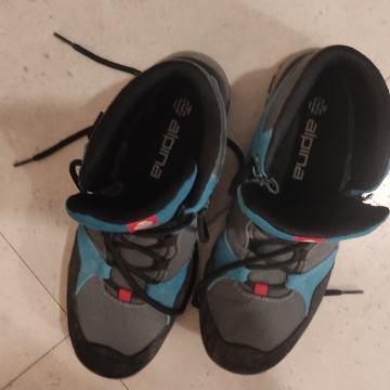 Ženski pohodni čevlji št.42