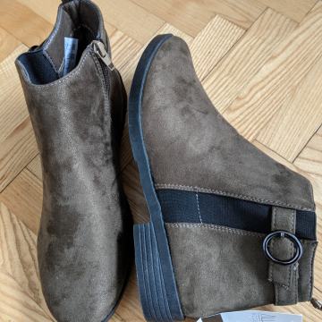 Novi ženski semiš gležnarji št 41