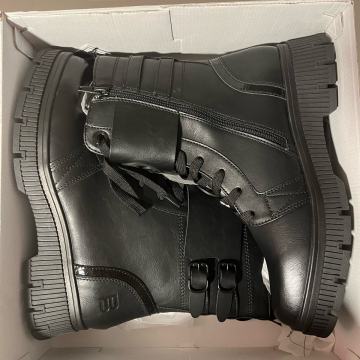 Ženski škornji gležnarji Bagatt Robin NOVI  40